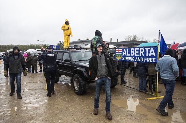 Police hand out tickets to dozens leaving anti-lockdown protest in Alberta